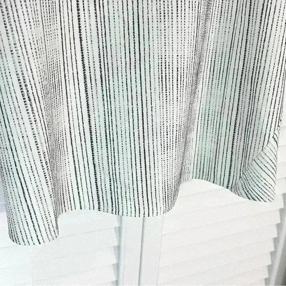 Athleta Arrival Tank Top in Amara Stripe | White Black | SZ M - Picture 9 of 14